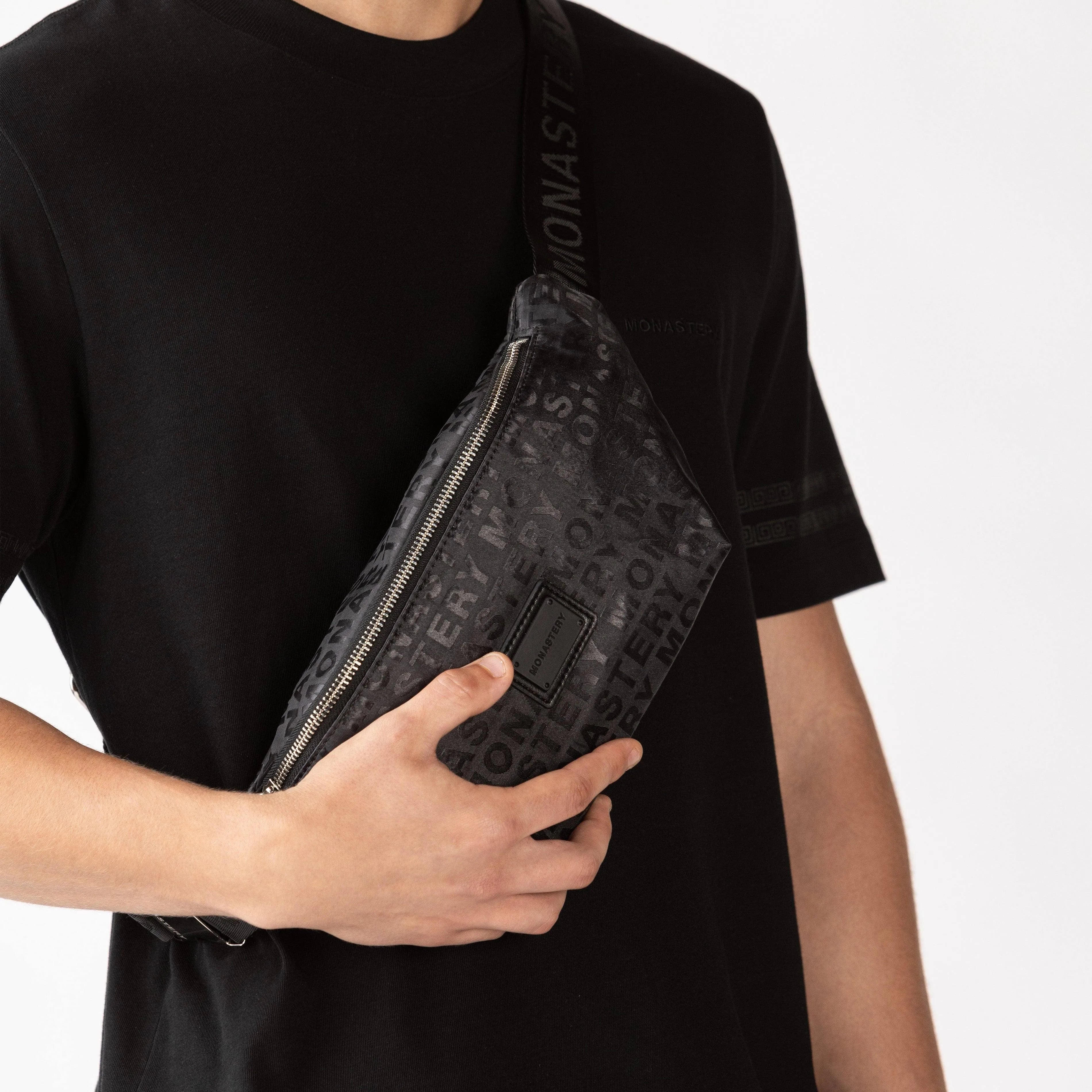 RIÑONERA FRIXO NEGRO 3 - MONASTERY