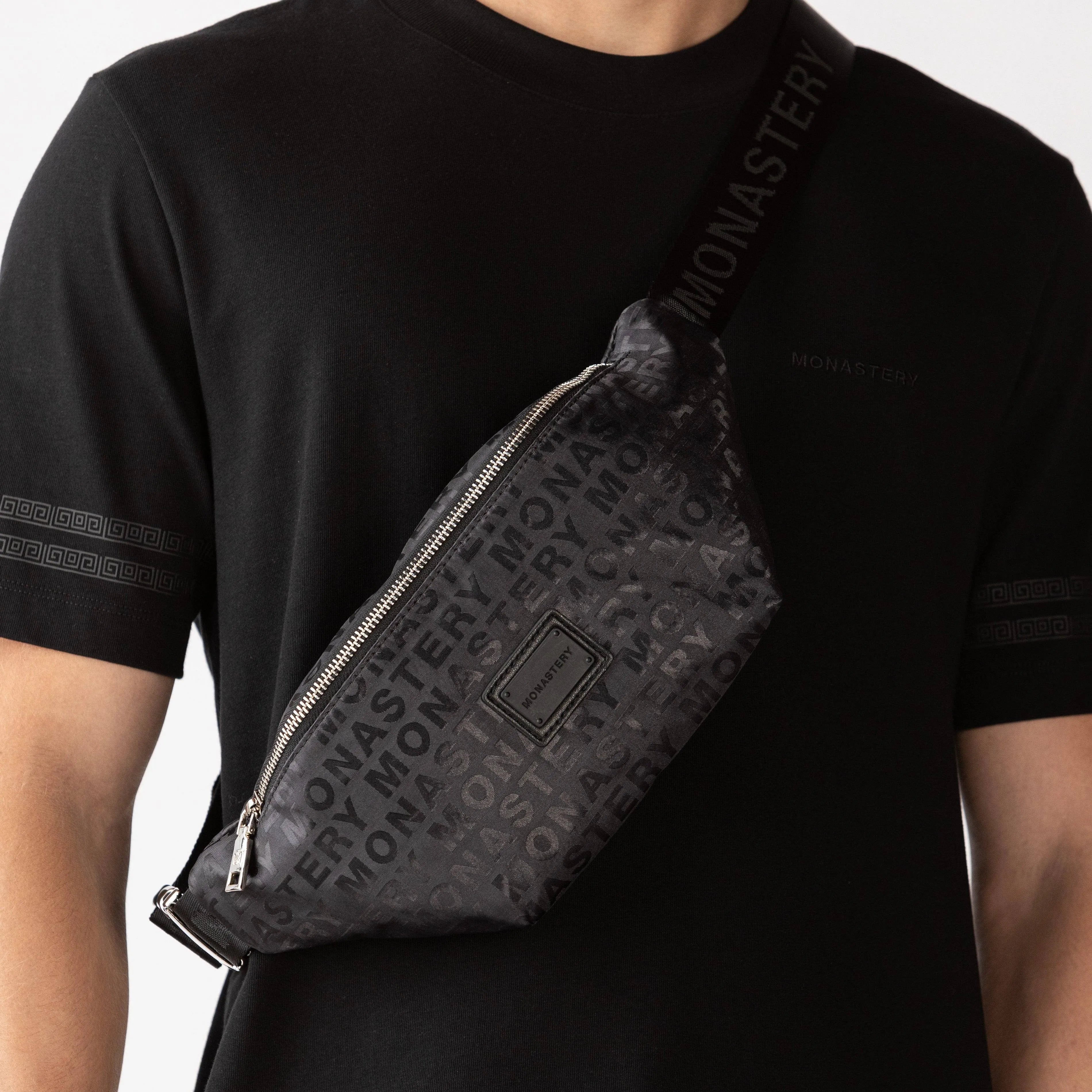 RIÑONERA FRIXO NEGRO 5 - MONASTERY