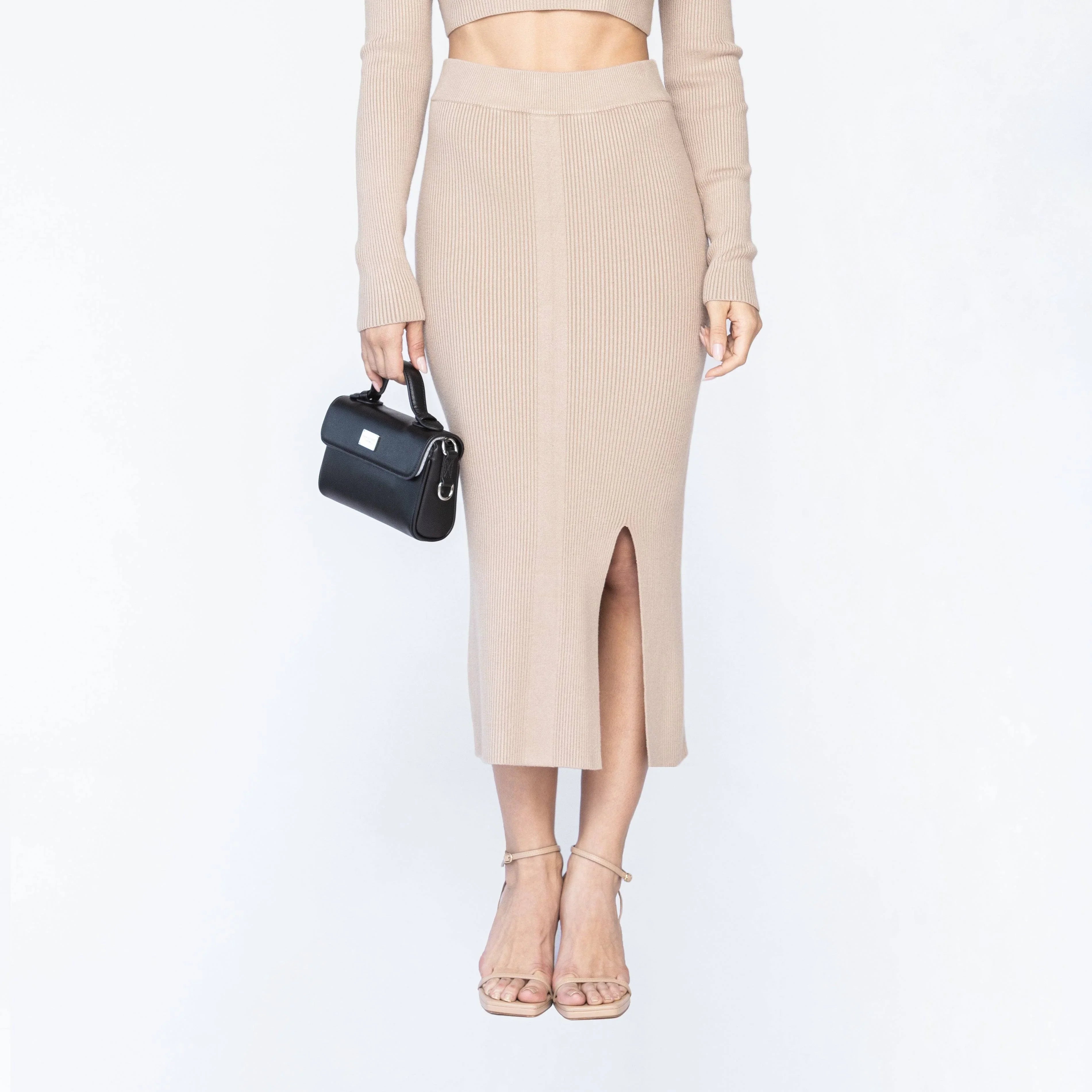 CONJUNTO SOSIE BEIGE OSCURO 4 - MONASTERY