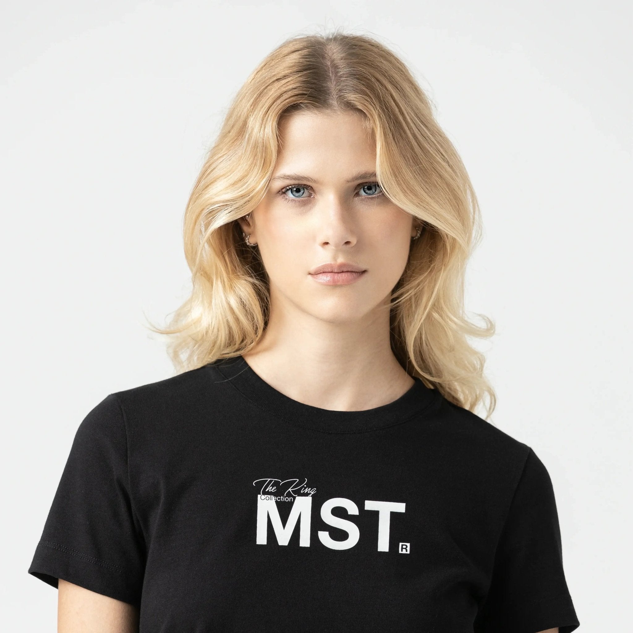 ZENYA T - SHIRT WOMEN BLACK - Monastery | Tienda Oficial Colombia