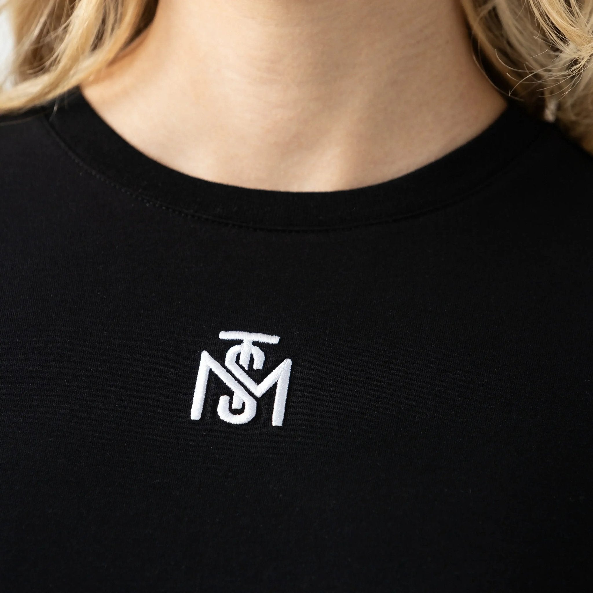 ANNE T - SHIRT WOMEN BLACK - Monastery | Tienda Oficial Colombia