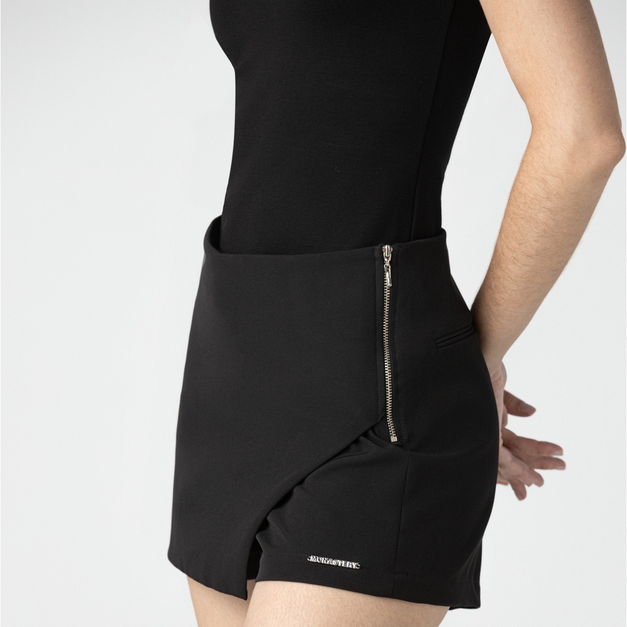 LUTIM SKIRT WOMEN BLACK - Monastery | Tienda Oficial Colombia