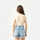 QUINNIE T - SHIRT WOMEN IRISH CREAM - Monastery | Tienda Oficial Colombia